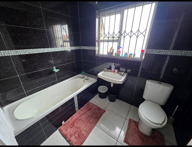 3 BEDROOM HOUSE FOR SALE IN DEVON PARK VILLAGE